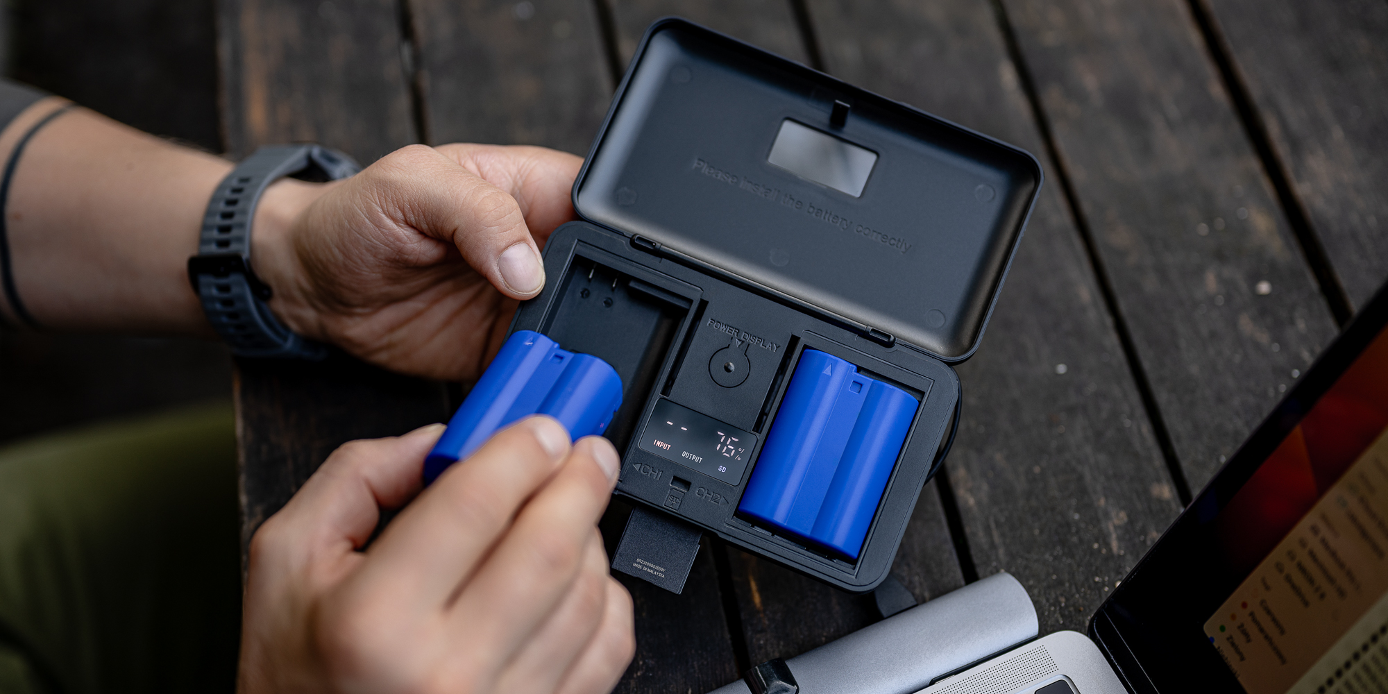 Ładowarka dwukanałowa Newell LCD-PB-SD do akumulatorów BLN-1 do Olympus